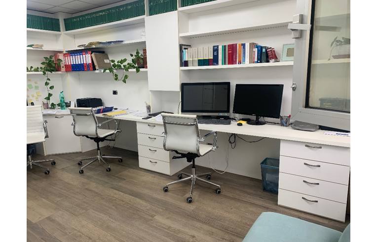 ufficio in vendita a Napoli in zona Poggioreale