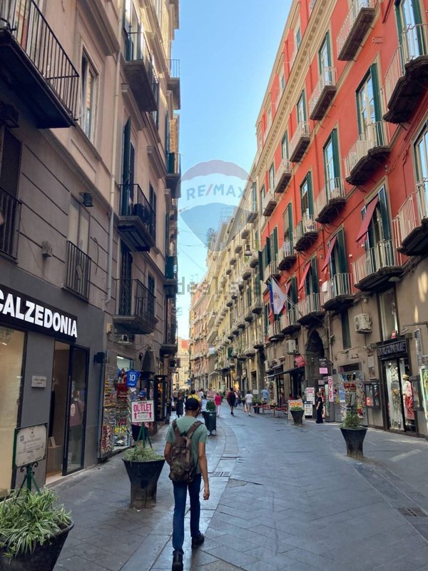 appartamento in vendita a Napoli in zona Chiaia