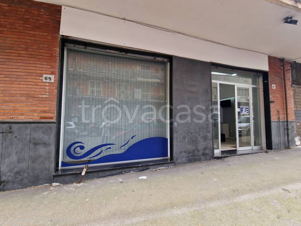 negozio in vendita a Napoli in zona Capodichino