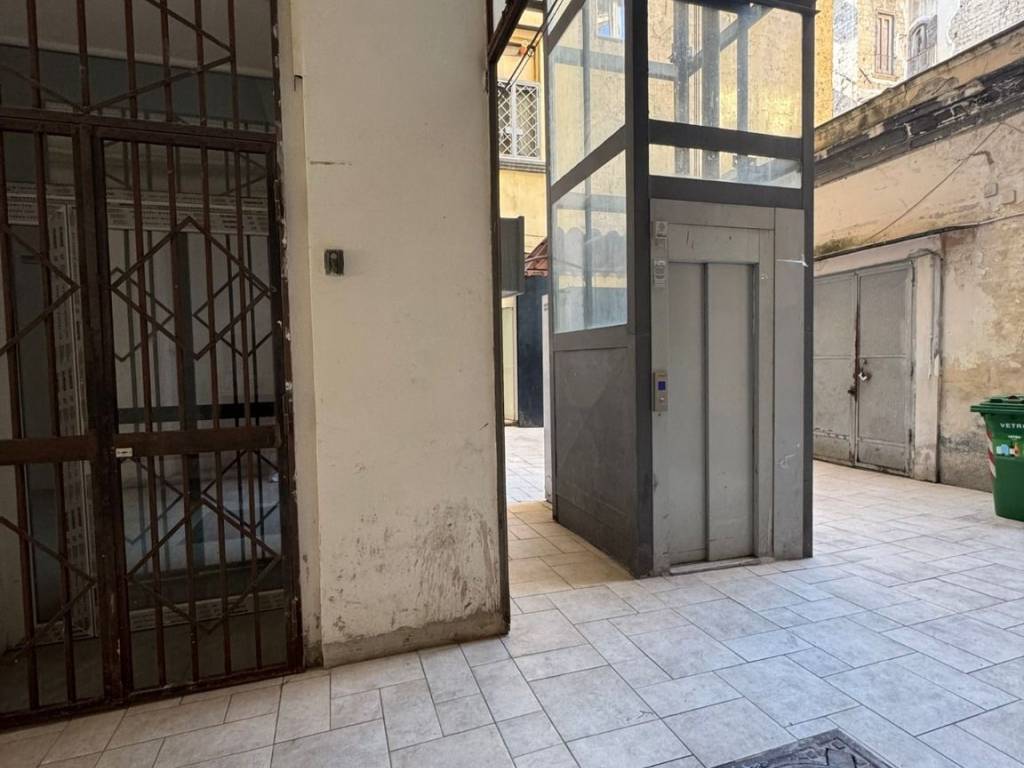 appartamento in vendita a Napoli in zona Pendino / San Giuseppe