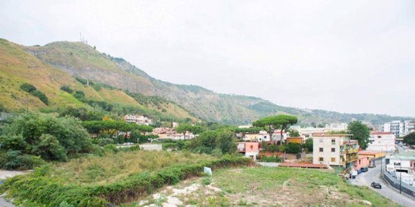 appartamento in vendita a Napoli in zona Chiaia