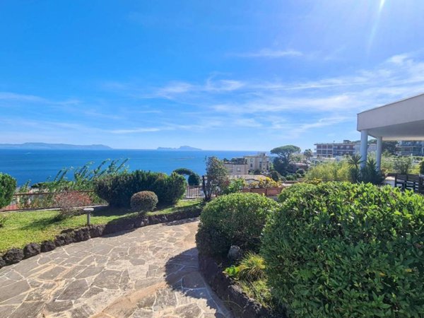 appartamento in vendita a Napoli in zona Posillipo