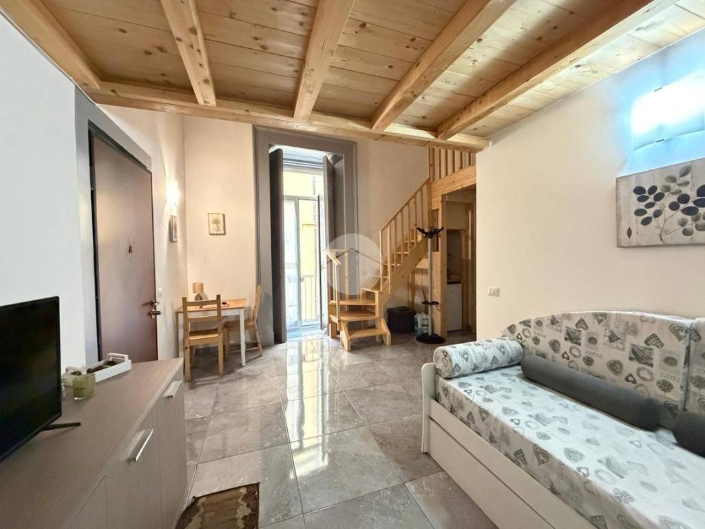 appartamento in vendita a Napoli in zona Chiaia