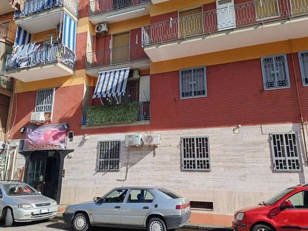 negozio in vendita a Napoli in zona Capodichino