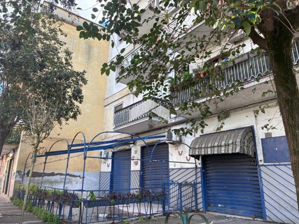 negozio in vendita a Napoli in zona Barra