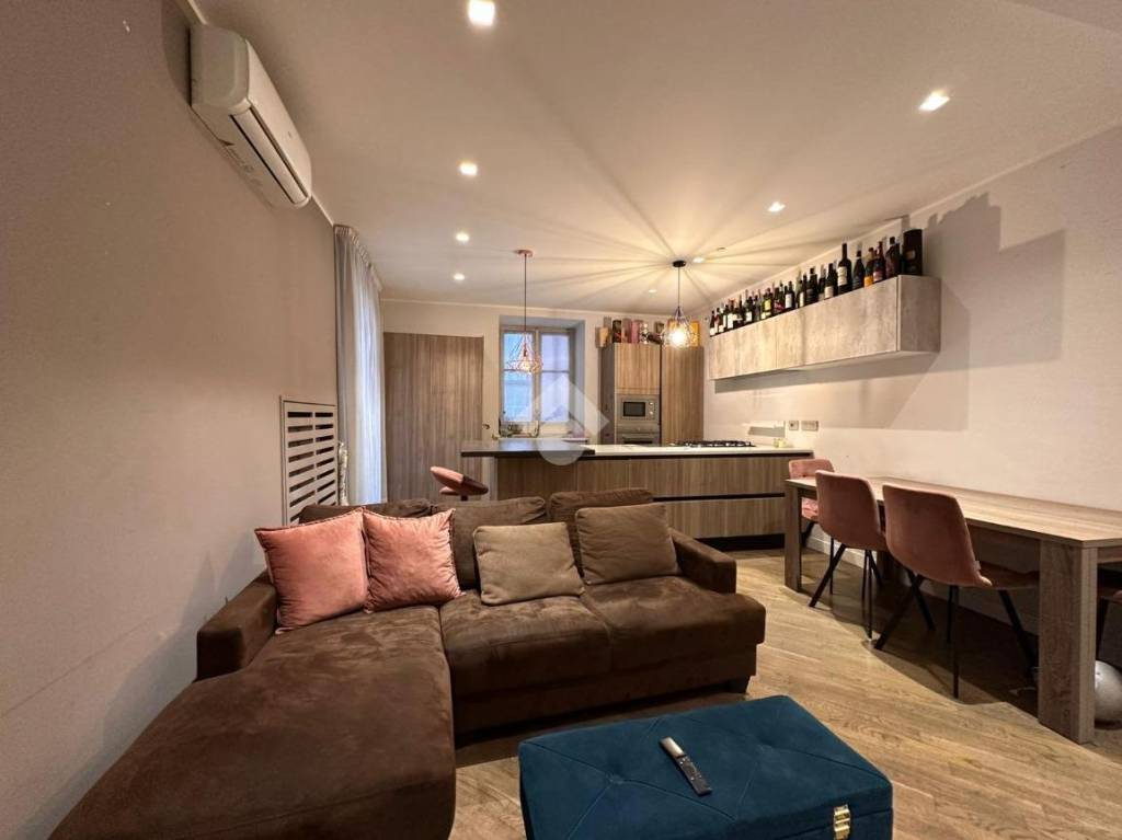 appartamento in vendita a Napoli in zona Chiaia