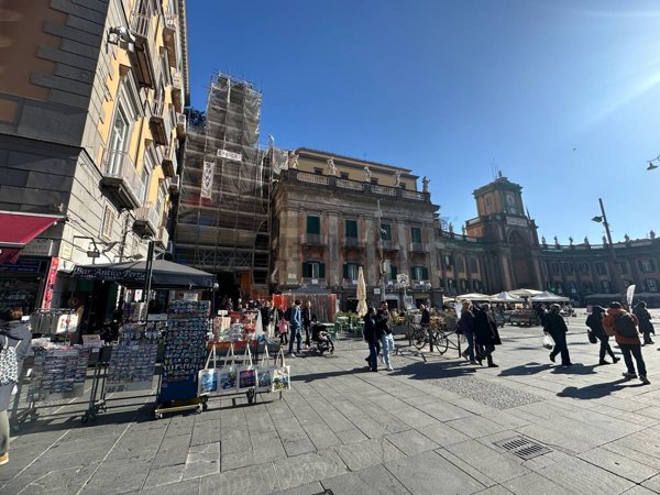 locale commerciale in vendita a Napoli in zona San Lorenzo