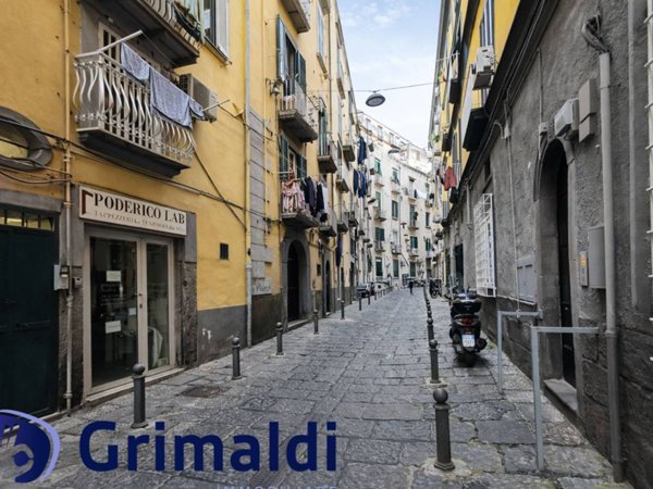 appartamento in vendita a Napoli in zona Chiaia