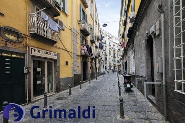 appartamento in vendita a Napoli in zona Chiaia