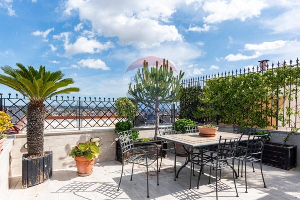 appartamento in vendita a Napoli in zona Pendino / San Giuseppe