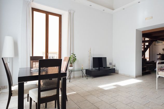 appartamento in vendita a Napoli in zona Chiaia