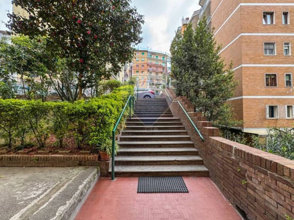 appartamento in vendita a Napoli in zona Arenella