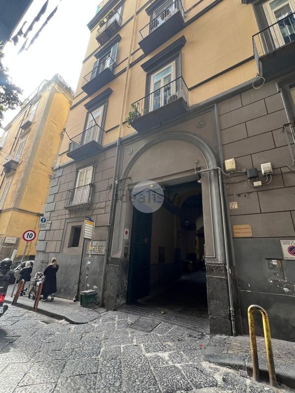 appartamento in vendita a Napoli in zona Chiaia