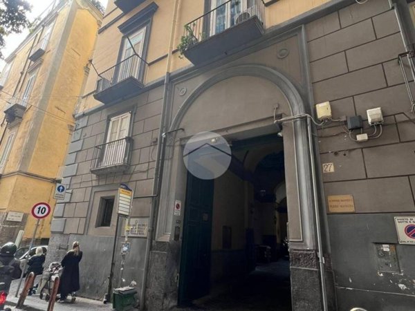appartamento in vendita a Napoli in zona Chiaia