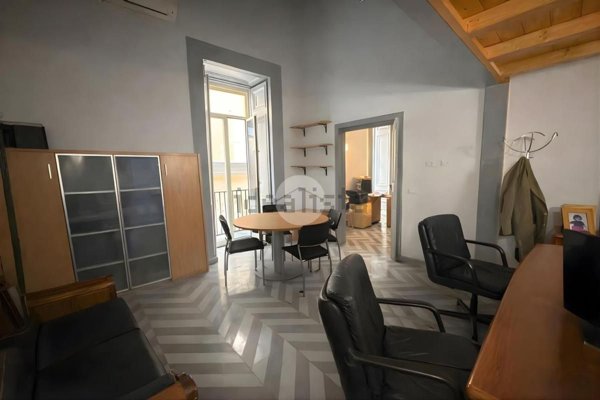 appartamento in vendita a Napoli in zona Chiaia