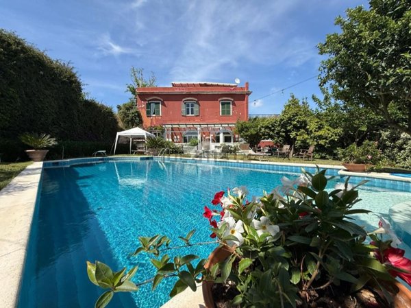 casa indipendente in vendita a Napoli in zona Posillipo