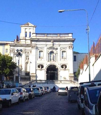 quadrivano in vendita a Napoli in zona San Carlo all'Arena