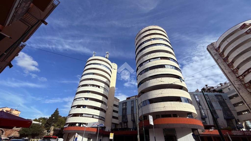 appartamento in vendita a Napoli in zona San Carlo all'Arena