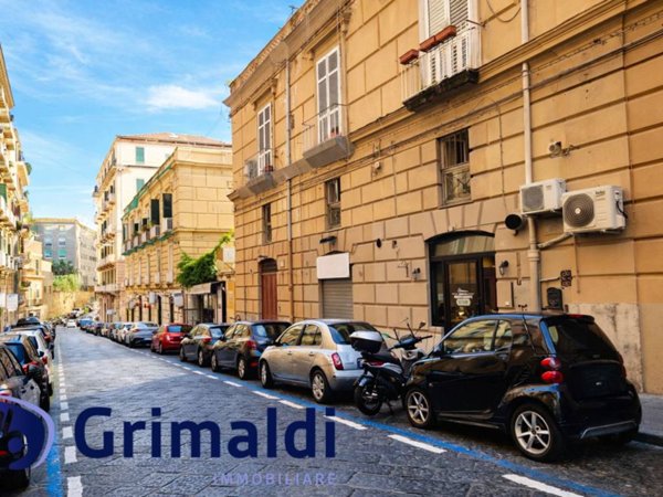 negozio in vendita a Napoli in zona Chiaia