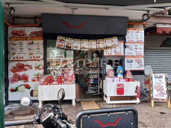 negozio in vendita a Napoli in zona Bagnoli