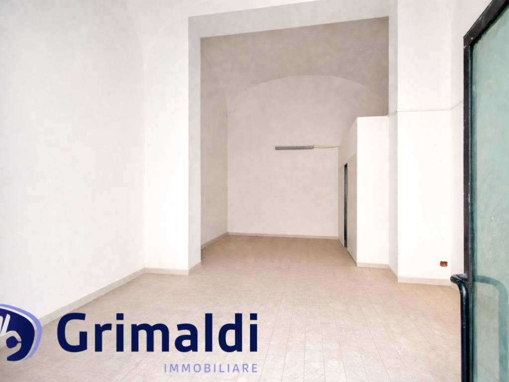 negozio in vendita a Napoli in zona Chiaia