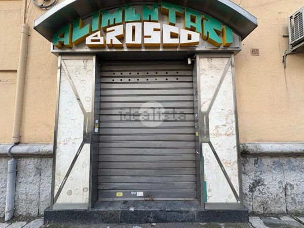 locale commerciale in vendita a Napoli in zona Poggioreale