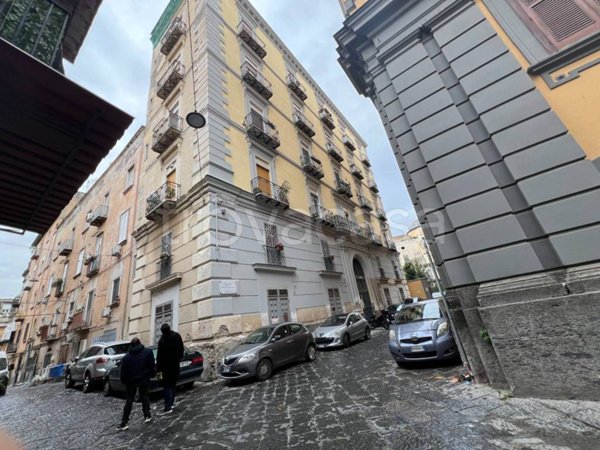 negozio in vendita a Napoli in zona Stella