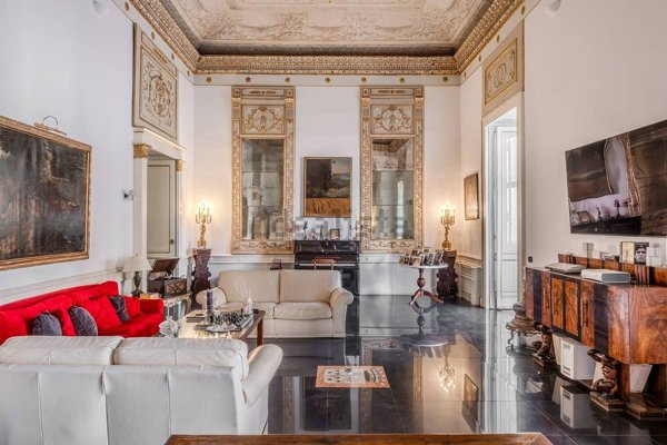 appartamento in vendita a Napoli in zona San Ferdinando