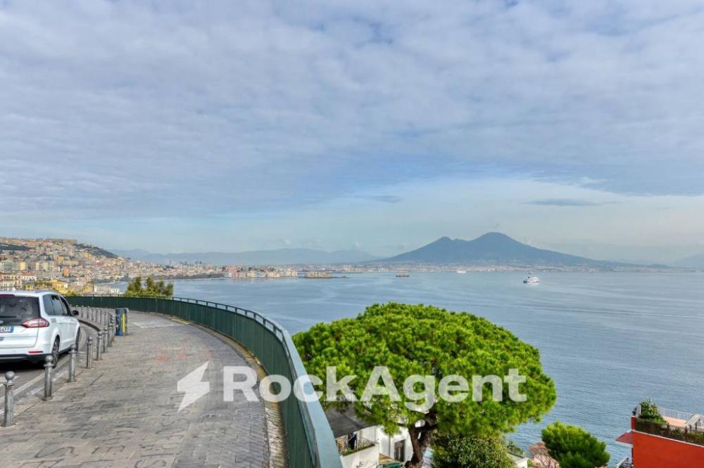 appartamento in vendita a Napoli in zona Posillipo