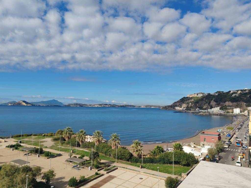 appartamento in vendita a Napoli in zona Bagnoli