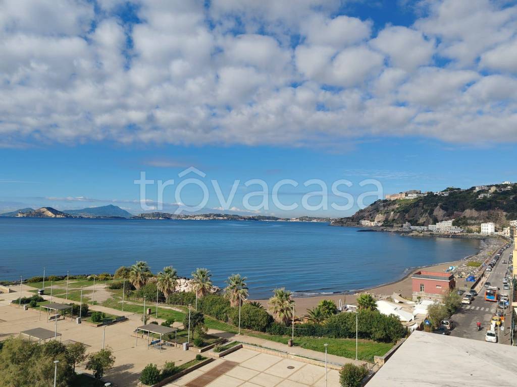 appartamento in vendita a Napoli in zona Bagnoli