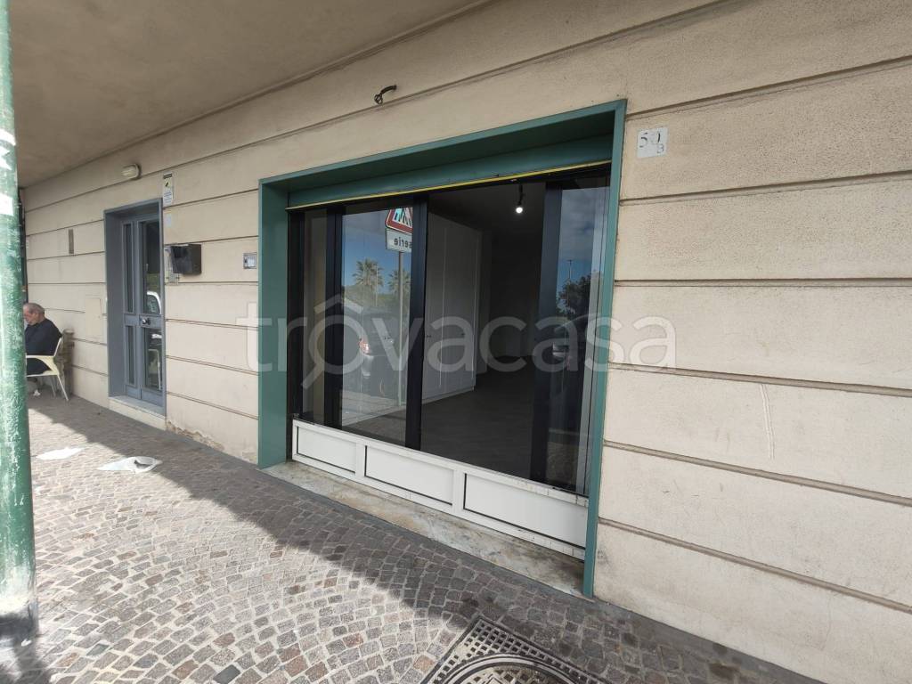 negozio in vendita a Napoli in zona Bagnoli