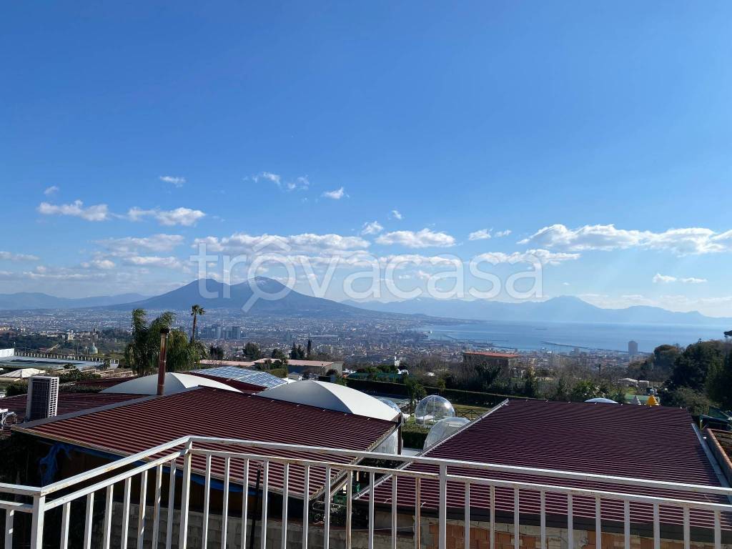 casa indipendente in vendita a Napoli in zona Capodimonte / Colli Aminei