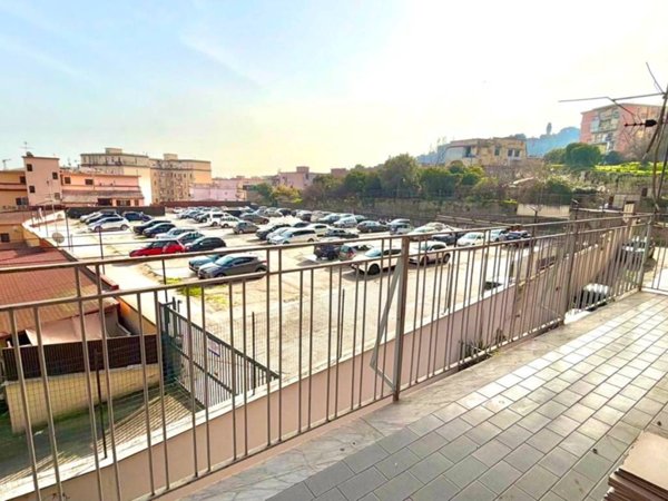 appartamento in vendita a Napoli in zona Stella