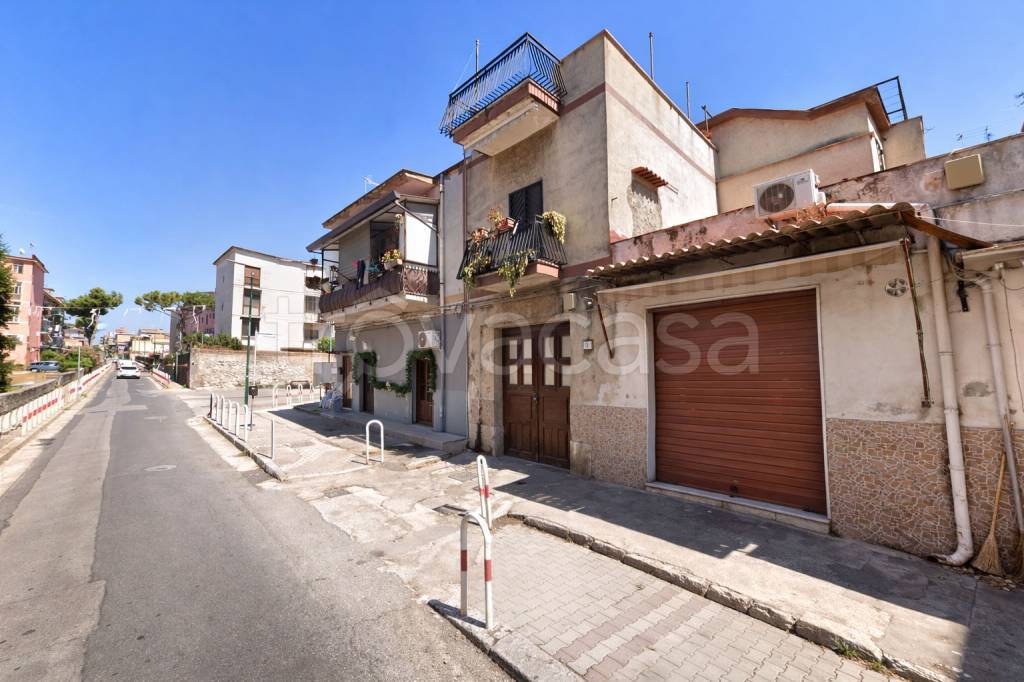 appartamento in vendita a Napoli in zona Barra