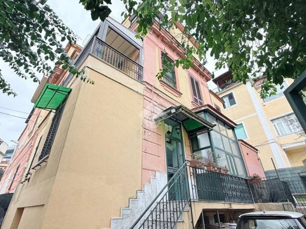 appartamento in vendita a Napoli in zona San Carlo all'Arena