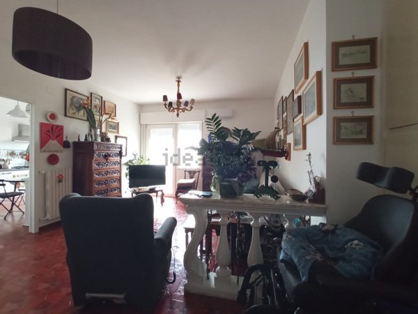 appartamento in vendita a Napoli in zona Chiaia