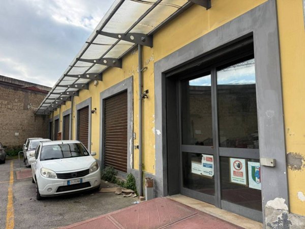 negozio in vendita a Napoli in zona San Giovanni a Teduccio