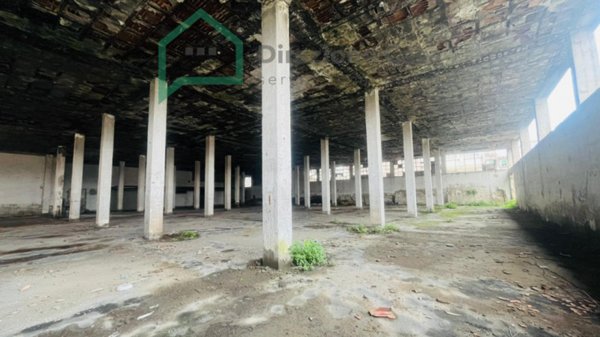 capannone in vendita a Napoli in zona Barra