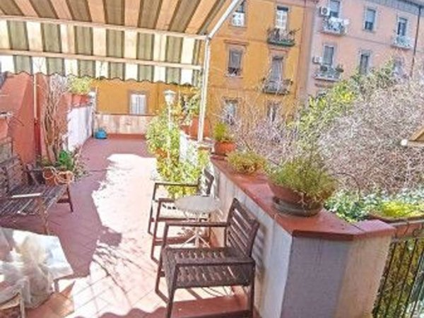 appartamento in vendita a Napoli in zona Chiaia