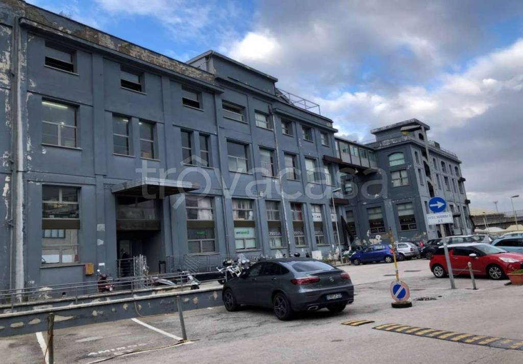 ufficio in vendita a Napoli in zona San Giovanni a Teduccio