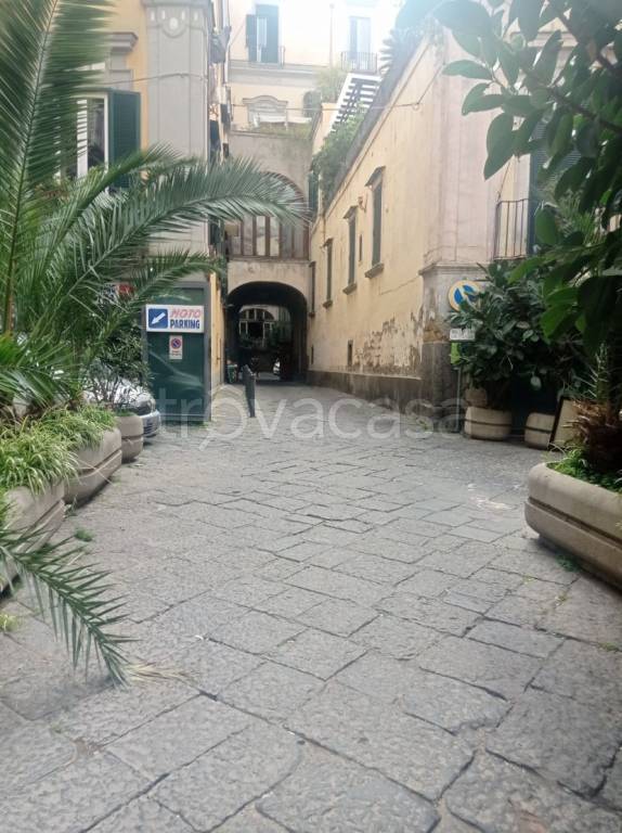 appartamento in vendita a Napoli in zona Chiaia