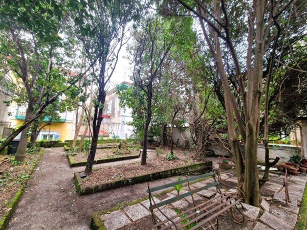 appartamento in vendita a Napoli in zona Stella
