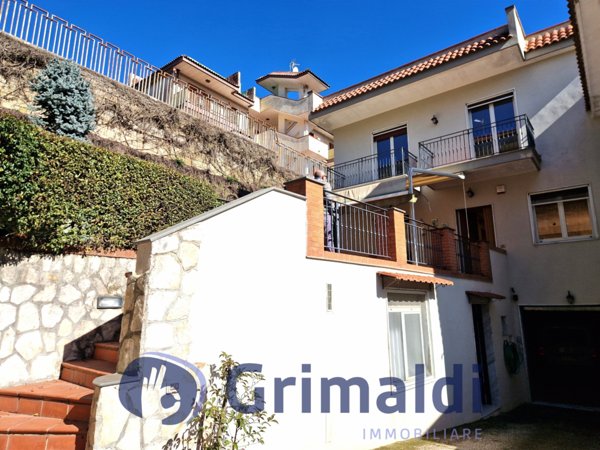 casa indipendente in vendita a Napoli in zona Guantai
