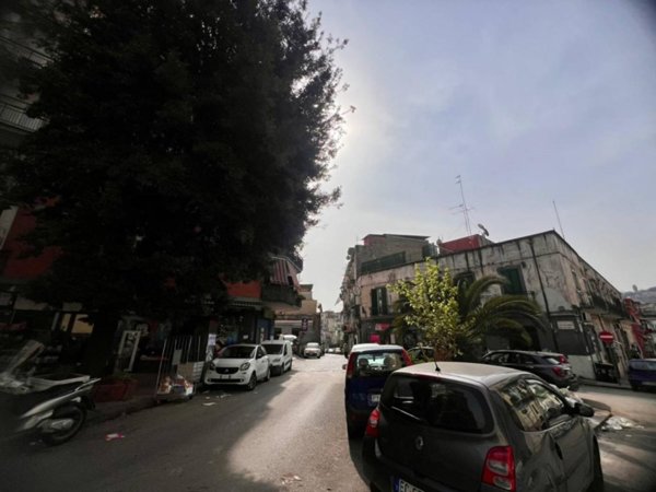appartamento in vendita a Napoli in zona San Carlo all'Arena