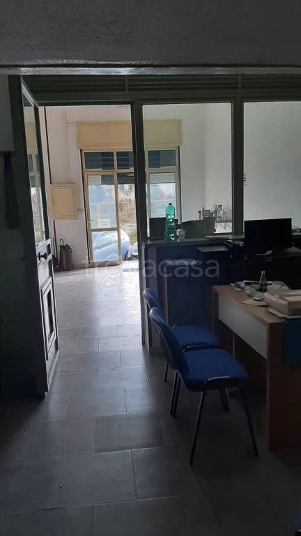 negozio in vendita a Napoli in zona Pianura