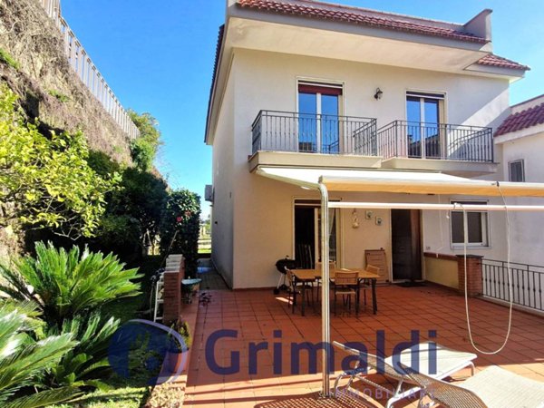 casa indipendente in vendita a Napoli in zona Camaldoli