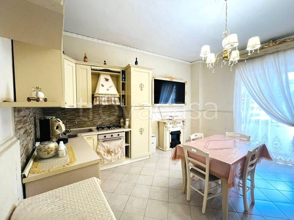 appartamento in vendita a Napoli in zona Barra