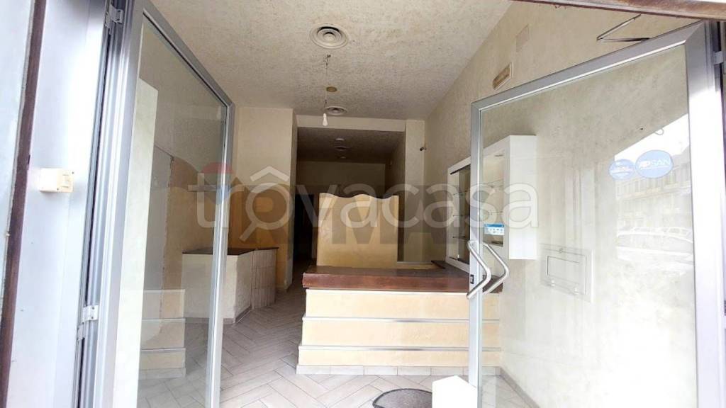 negozio in vendita a Napoli in zona San Giovanni a Teduccio