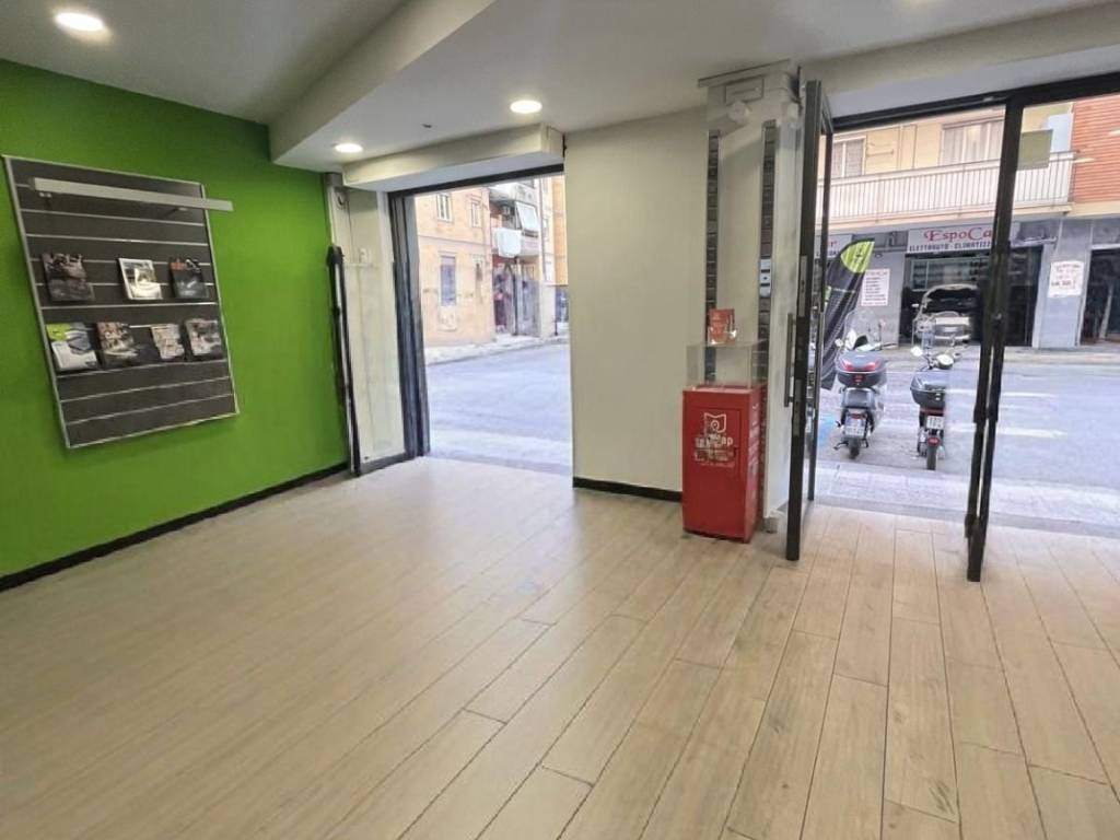 negozio in vendita a Napoli in zona Camaldoli